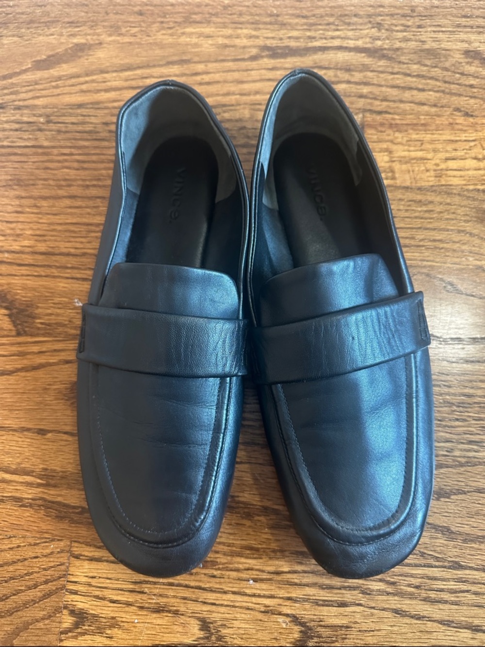 VINCE black leather loafer
